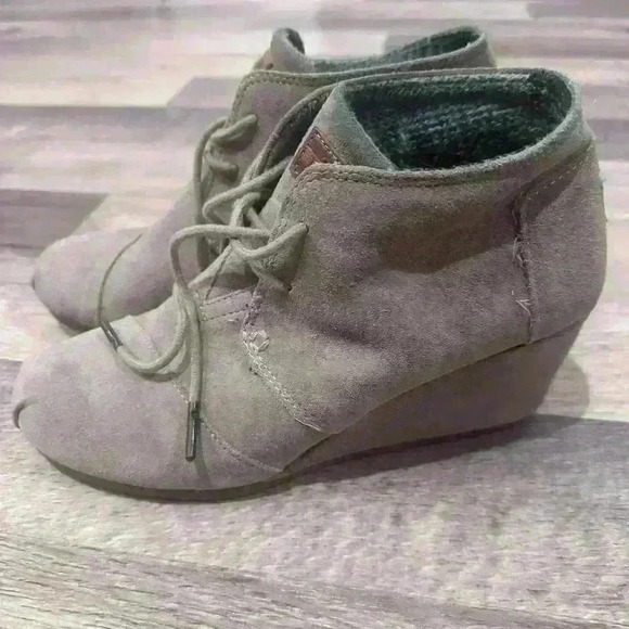 Toms Shoes - Toms suede ankle boots or booties size 8 tan taupe